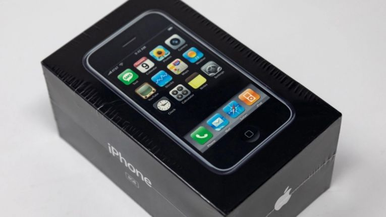 Неотпакуван iPhone од прва генерација се продаде 100 пати поскапо од оригиналната цена